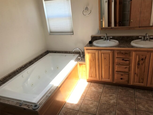 Building Photo - 3276 Mid Way Rd