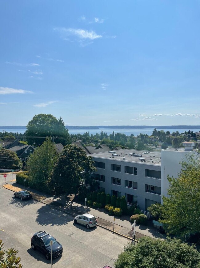 Building Photo - 4540 45th Ave SW