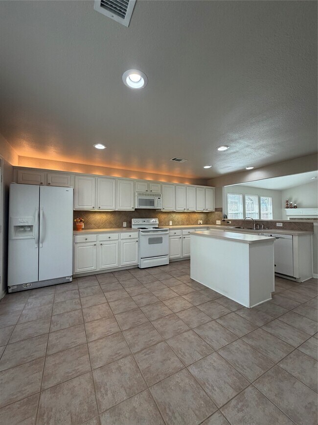 Building Photo - 54 E Misty Dawn Dr