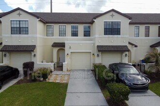 Building Photo - 2210 Seven Oaks Dr