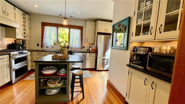 Building Photo - 11 White St