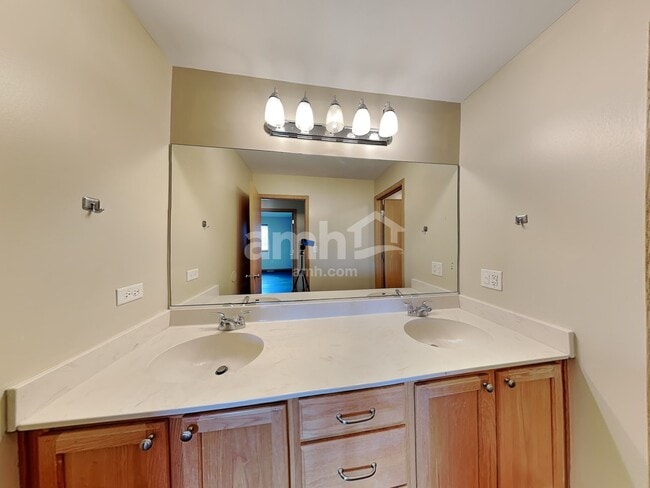 Building Photo - 938 Anndon Ln