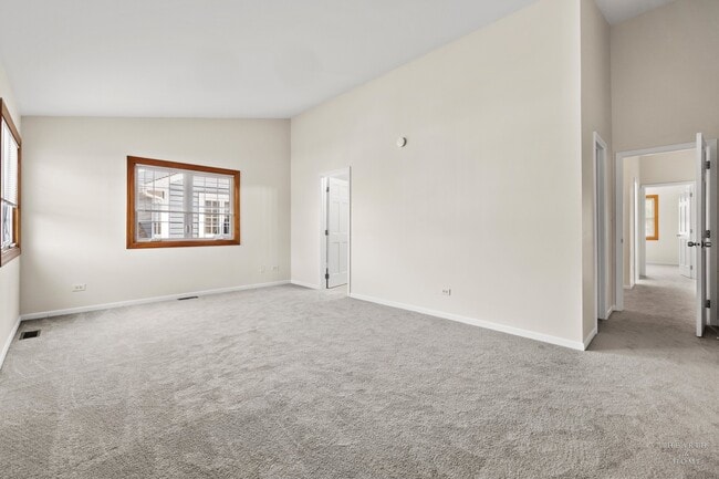 Building Photo - 615 W Parkside Dr
