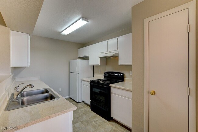 Building Photo - 1150 N Buffalo Dr