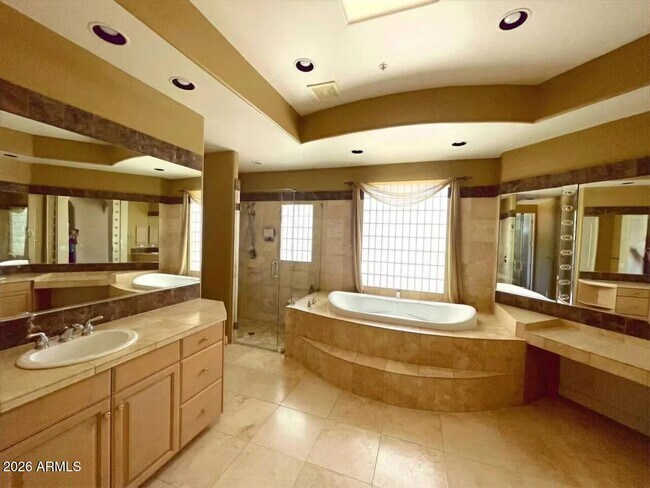 Building Photo - 12198 E Doubletree Ranch Rd