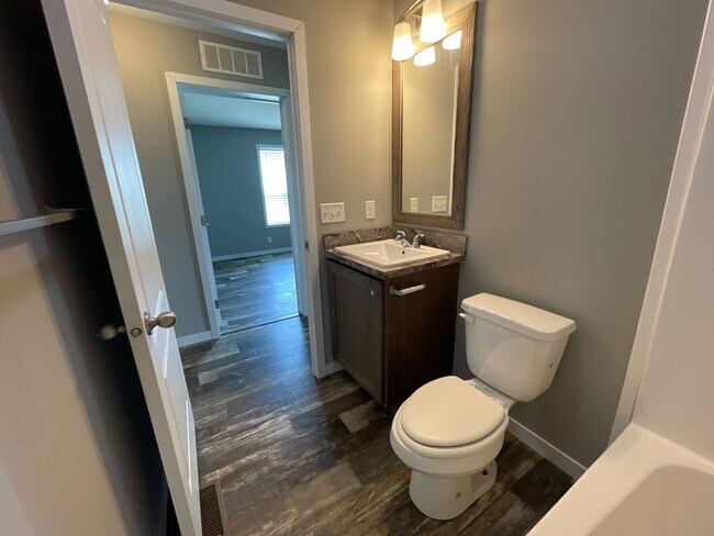 Building Photo - 38033 Ducharme Dr
