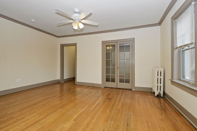 Interior Photo - 11214-18 S Indiana
