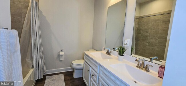 Building Photo - 5426 Greenpoint Ln