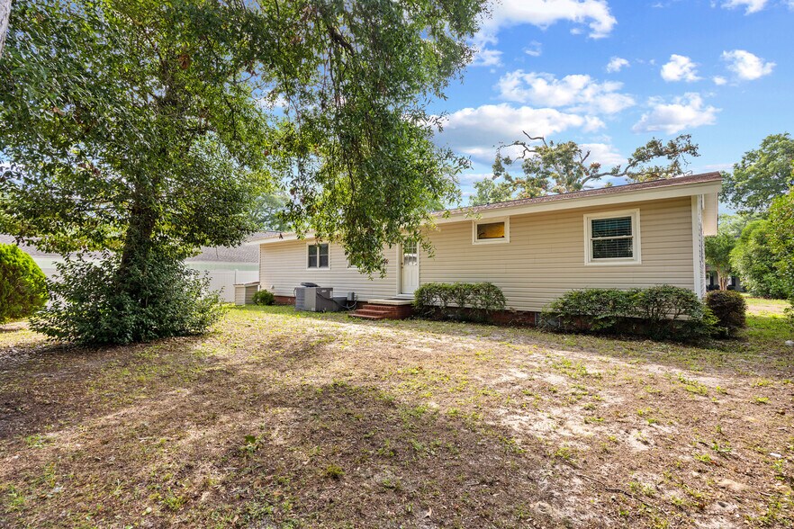 Building Photo - 807 Bellamy Rd