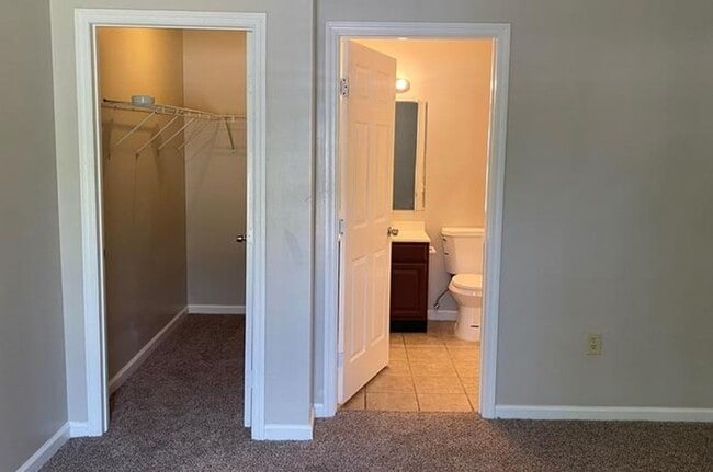 Building Photo - Charming 3BR Duplex in Columbus