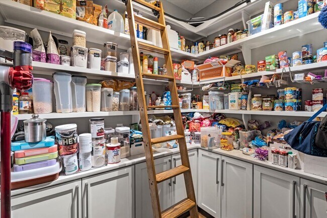 Building Photo - 9004 W 148th St