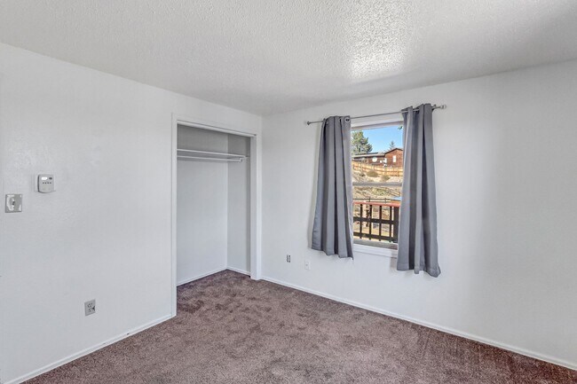 Building Photo - Charming 3-Bedroom Family Home in Orchard Mesa with Incredible Views!!!