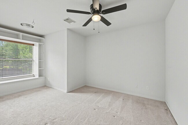 Building Photo - 4327 Lake Walk Ct