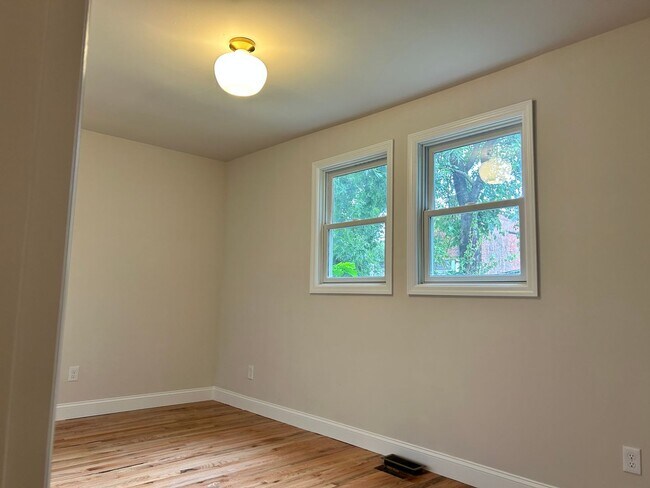 Building Photo - 414-416-416 Ridgeway St