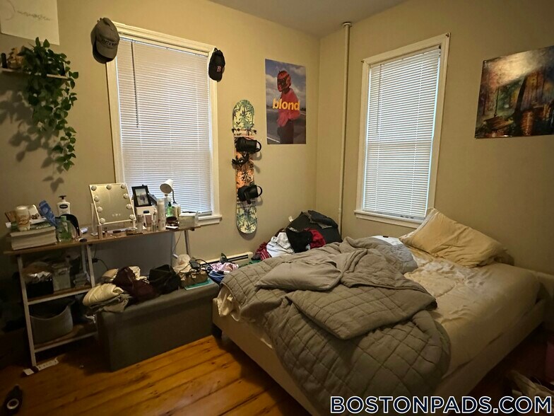 Building Photo - 47 Hillside St