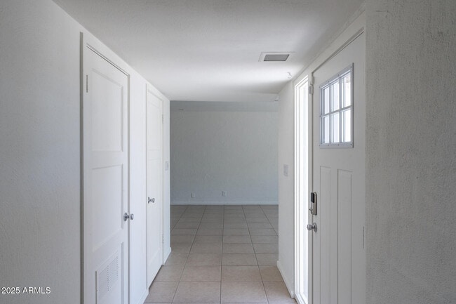 Building Photo - 153 Laguna Dr W