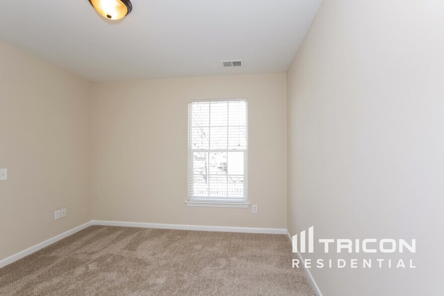Building Photo - 14059 Dingess Rd