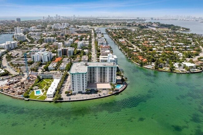 Building Photo - 10350 W Bay Harbor Dr