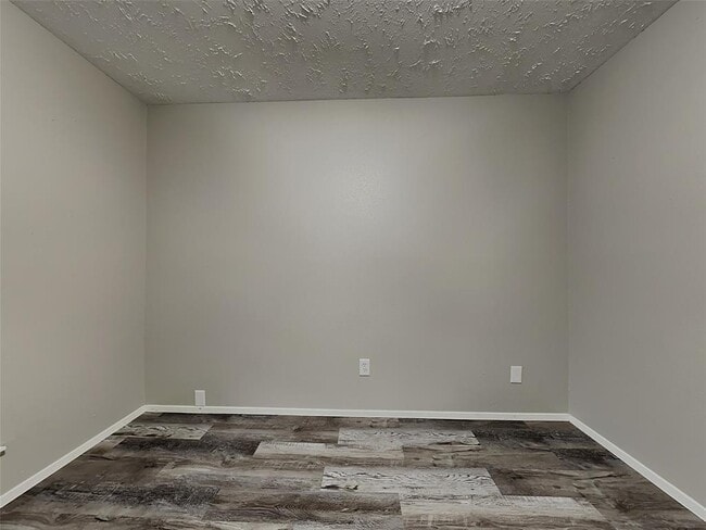 Building Photo - 11122 Drakeland Dr