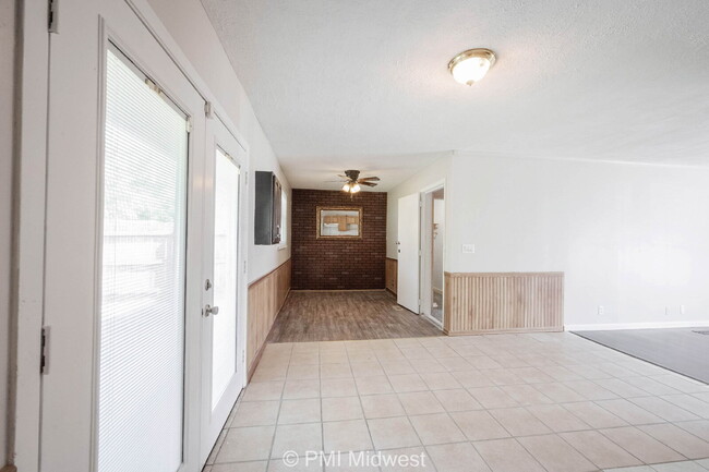 Building Photo - 3926 Malibu Dr