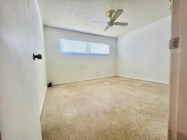 Building Photo - 235 Andros Dr