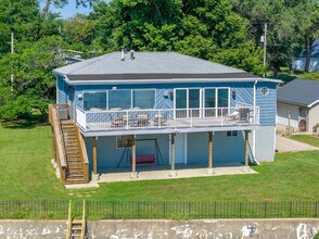 Building Photo - 15326 N River Beach Dr