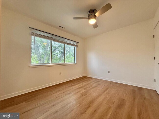 Building Photo - 828 Chanticleer