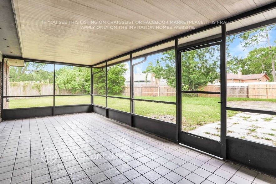 Building Photo - 8438 Sand Point Dr W
