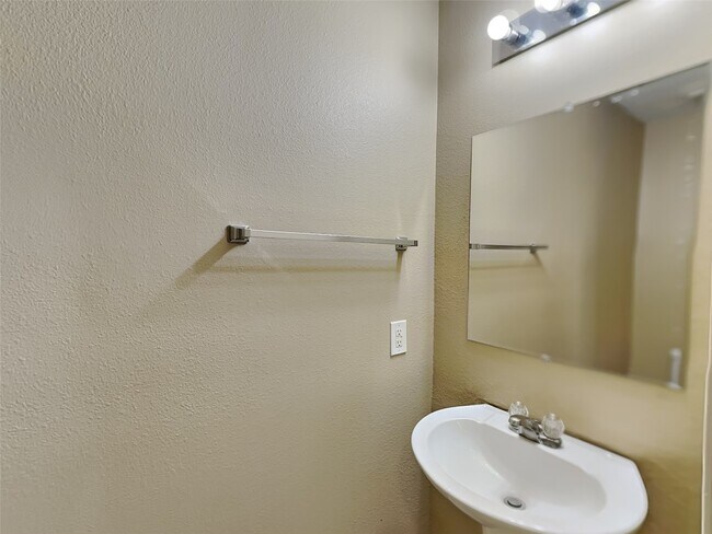 Building Photo - 8915 Chisholm Wood Ln