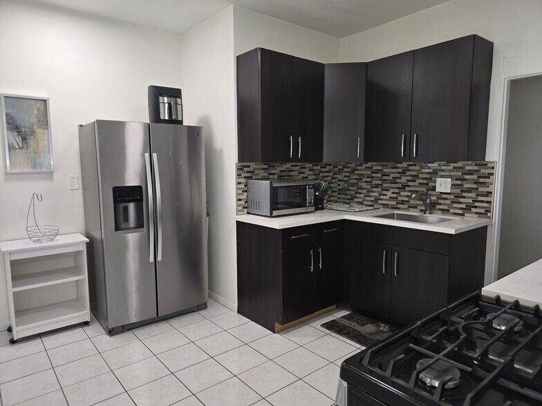 Kitchen - 2111 6th Ave