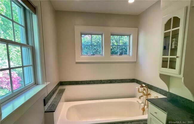 Building Photo - 71 Elm Pl