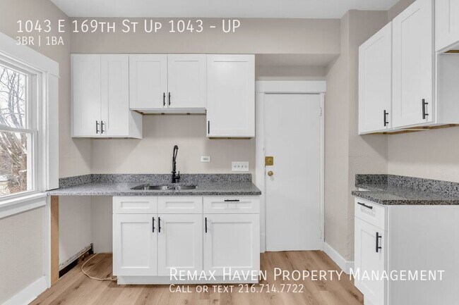 Building Photo - 1043 E 169th St