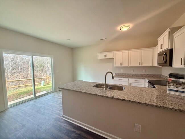 Building Photo - Two bedroom, 2.5 bath townhome in Ridge Creek, Whitsett