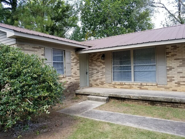 Building Photo - 307 Curtis Dr SE