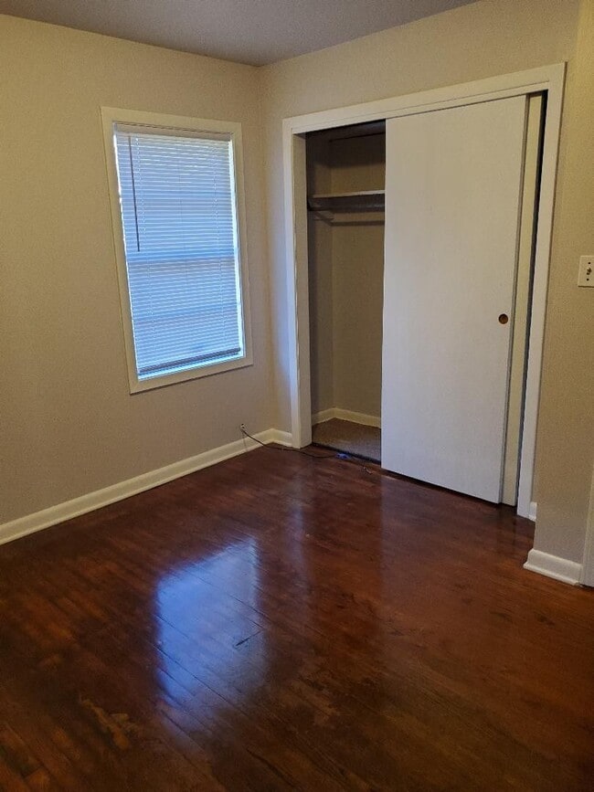 Building Photo - House for Lease -2505 Douglas