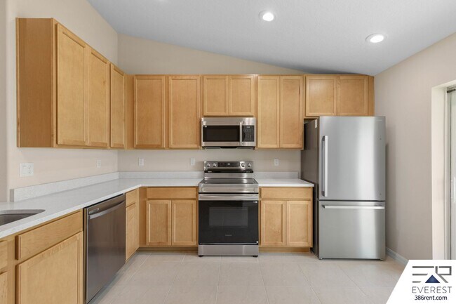 Building Photo - Brand New, fully fenced on a quiet cul-de-sac