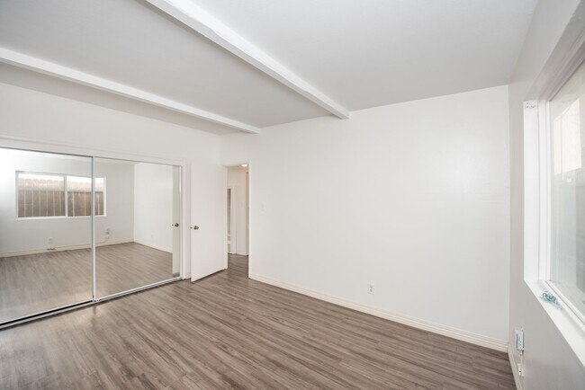 Building Photo - CALIFORNIA/LINCOLN