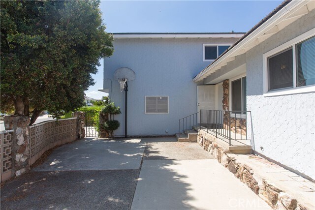 Building Photo - 1933 Arriba Dr