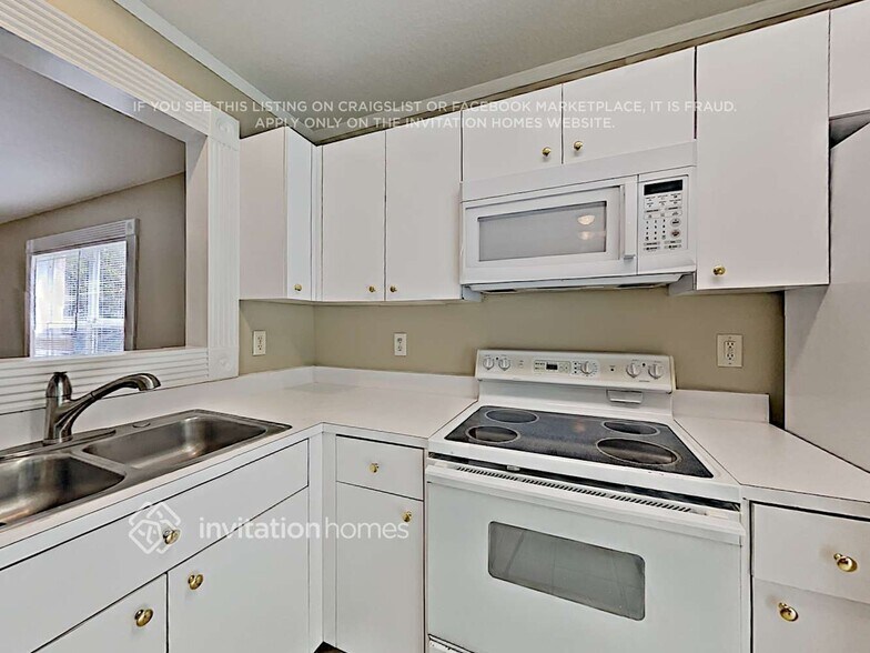 Building Photo - 5861 Meadowpark Pl