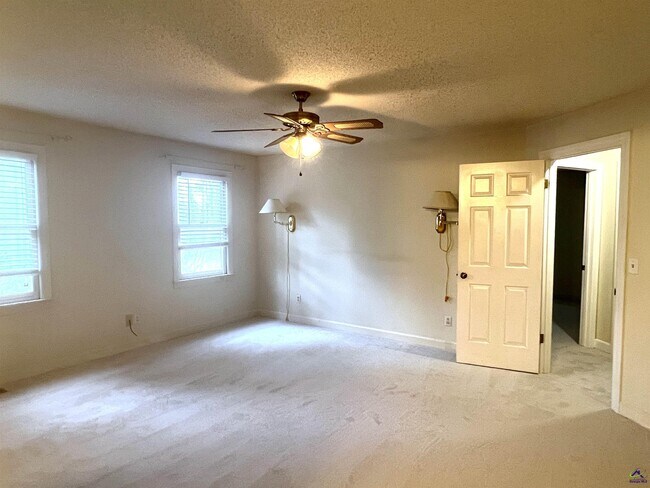 Building Photo - 115 Wedgewood Ct