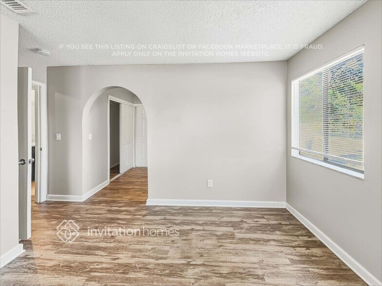 Building Photo - 951 Waverly Dr