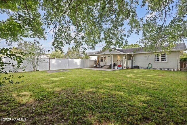 Building Photo - 605 Old Kaplan Hwy