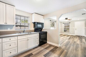 Building Photo - Charming 3-Bedroom Home with Renovated Int...