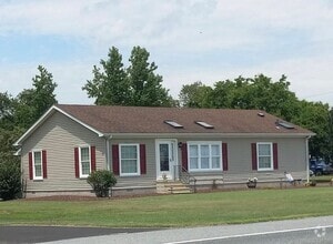 Building Photo - Single story home just outside of Milton