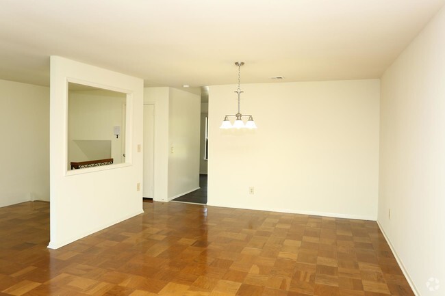 Dining Room - The Lakes