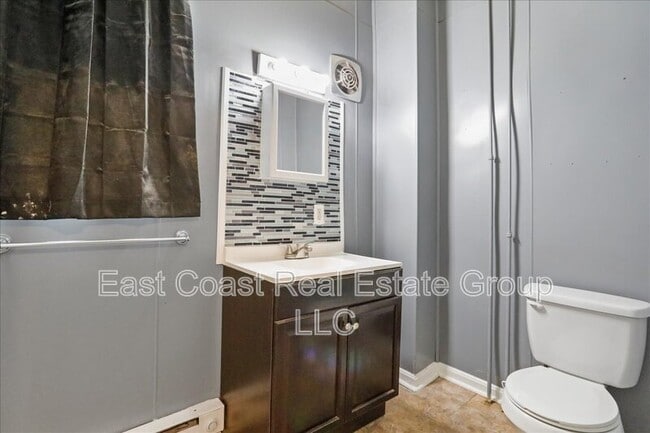 Building Photo - 300 S Potomac St