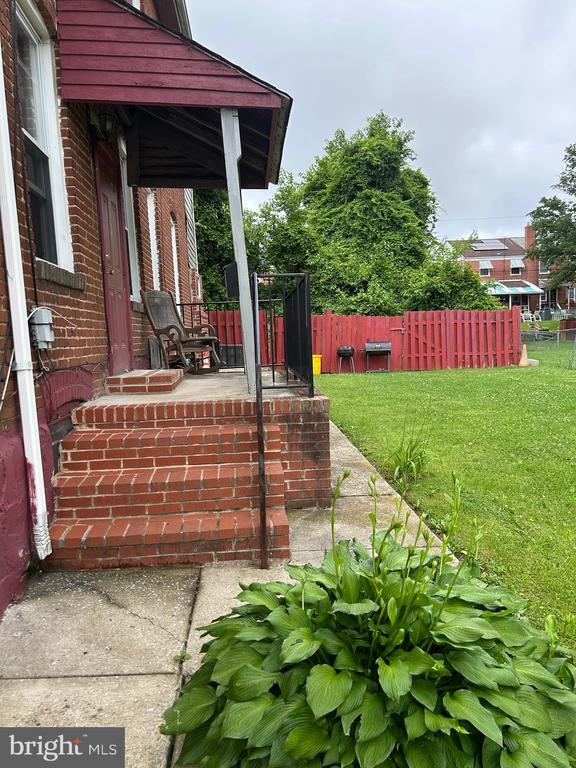 Building Photo - 4008 Mortimer Ave