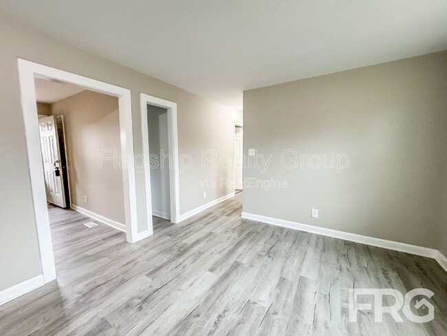 Building Photo - 530 Hillcrest Ave