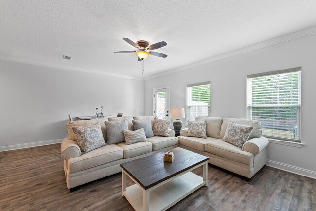 Building Photo - 1712 Sound Haven Ct