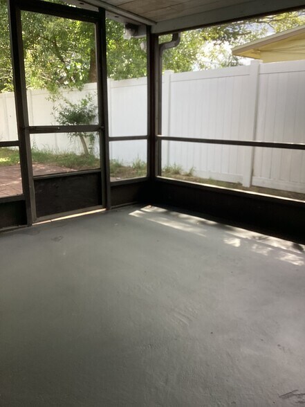 Building Photo - 1102 Galsworthy Ave